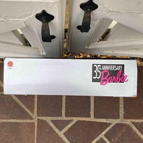 Barbie 35th Anniversary Doll/Package(Brunette) 1959 Reproduction Special Edition - Picture 3 of 7